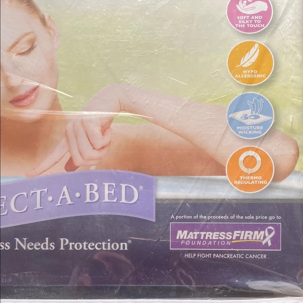 NIB “KING” Ultra Luxury Mattress Protector - White by LUX MATTRESS FIRM